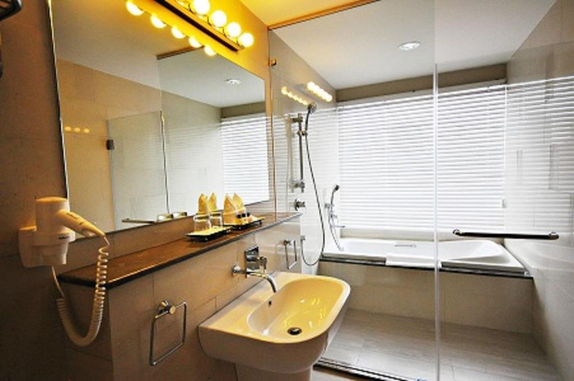Parinda Hotel Bangkok Extérieur photo
