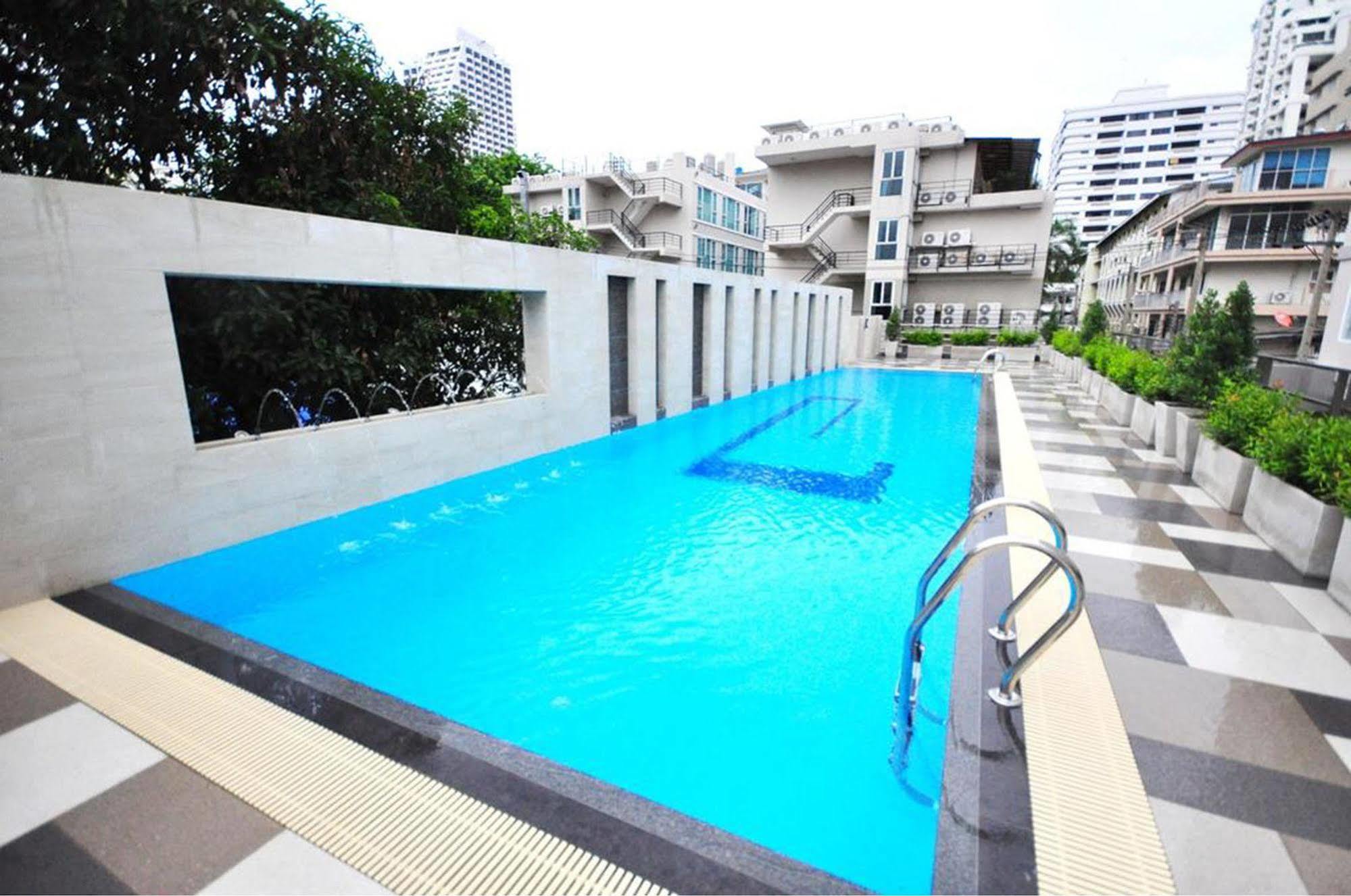 Parinda Hotel Bangkok Extérieur photo
